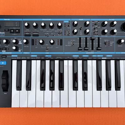 Novation Bass Station II 25-Key Monophonic Synthesizer - Black