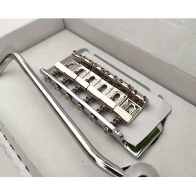 Fender® Deluxe Series Stratocaster Chrome Tremolo bridge assembly (two-point) 09 image 10