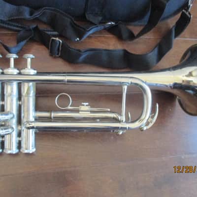 Conductor brand trumpet with case and mouthpiece.  Silver image 3
