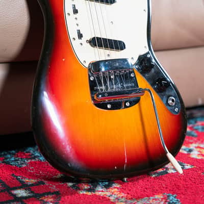 Fender Mustang Sunburst 1971 Pre-Owned image 2