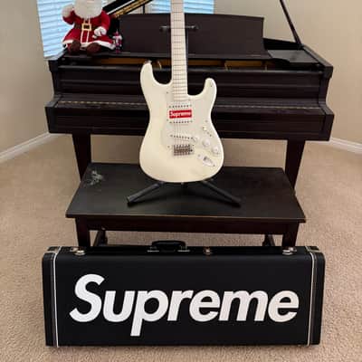 Fender Limited Edition Supreme Stratocaster 2017 - White image 1