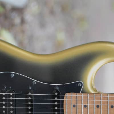 Fender Limited Edition American Professional II Stratocaster HSS - Gold Night image 4