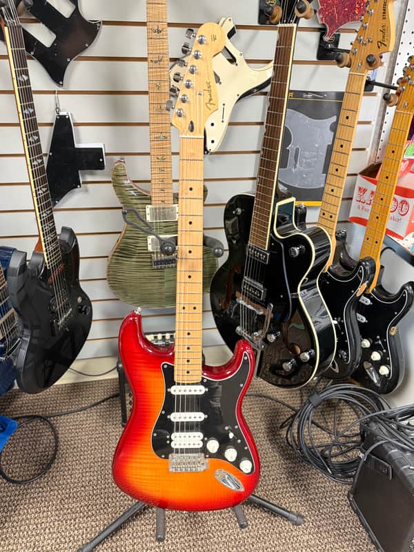 Fender Player II Stratocaster HSS Plus Limited Edition - Red burst