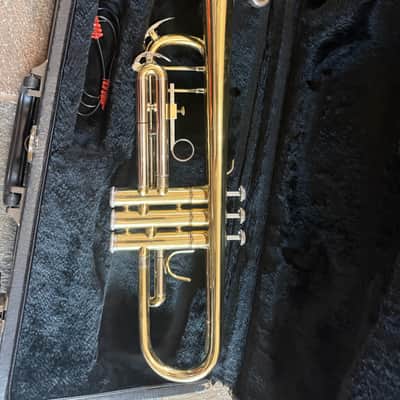 Trumpet with case and  mouthpiece image 6