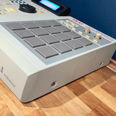 Akai MPC2000XL MIDI Production Center - Grey 32MB RAM image 4