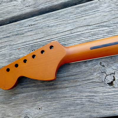 Stratocaster neck, roasted maple image 2