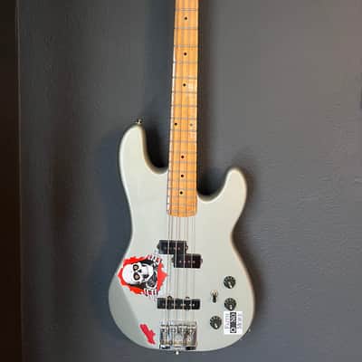 Kramer Striker 700ST 1988 - Silver image 1