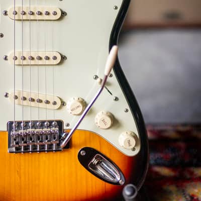 Fender Stratocaster 2015 - 3 color sunburst image 15