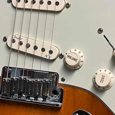Fender American Deluxe V Stratocaster Strat V-neck Tweed Case - Sunburst image 4