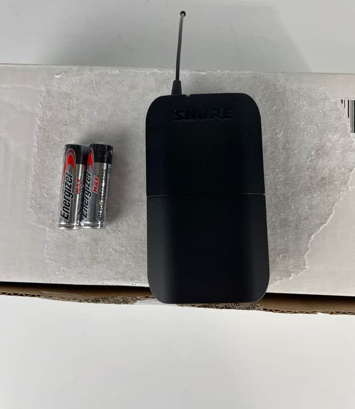 Shure BLX1 Bodypack Wireless Microphone Transmitter, J11 Band image 1