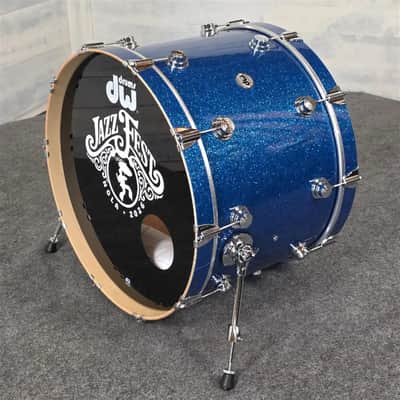 Used DW Collectors VLT 333 Maple Bass Drum 24x16 Blue Glass - Very Good image 2
