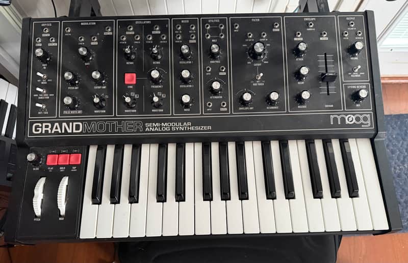 Moog Grandmother Dark 32-Key Semi-Modular Analog Synthesizer 2020 - Present - Black / Black Panel image 1