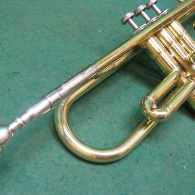 Yamaha YTR232 Trumpet - Reconditioned - Oversized Case & Yamaha 11 MP image 7