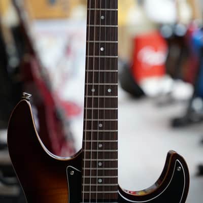 Yamaha Pacifica 812V image 3