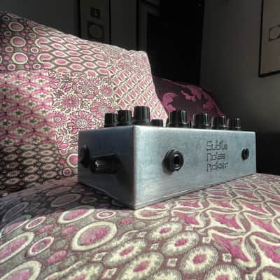 Subtle Noise Maker Weird Sound Generator 2010 - Silver image 1