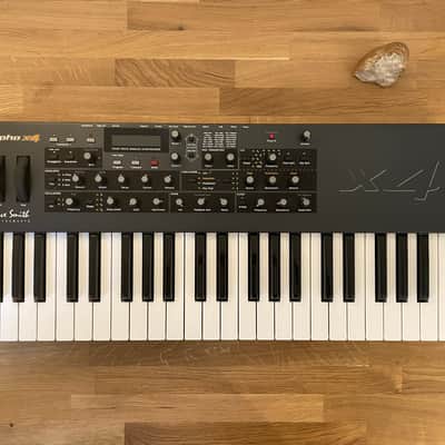 Dave Smith Instruments Mopho x4 44-Key 4-Voice Polyphonic Synthesizer 2013 - 2018 - Black with Wood Sides