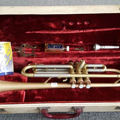Reconditioned Silvertone Artist trumpet w/vintage case image 1
