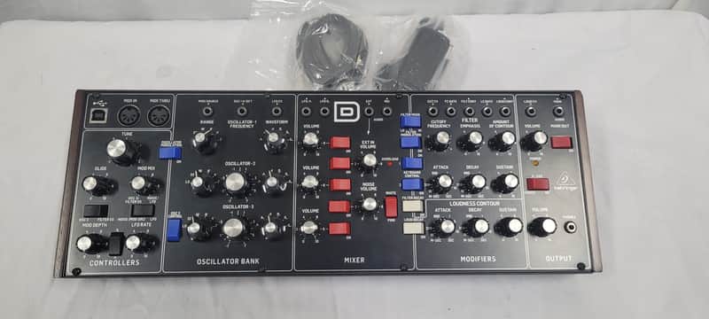 BEHRINGER ( ベリンガー ) Model D Behringer MODEL D, Authentic Analog Synthesizer with 3 VCOs