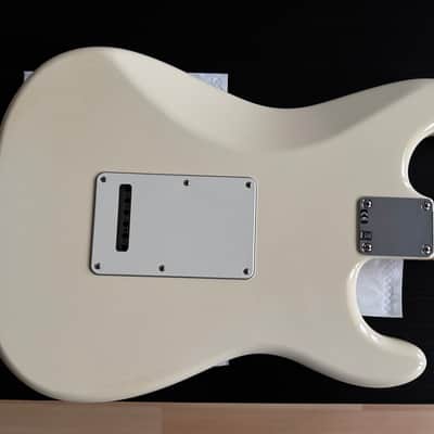 Fender Standard Stratocaster Lefthand Left-Handel LH Linkshänder Maple Fretboard 2006 - 2017 - Arctic White image 10