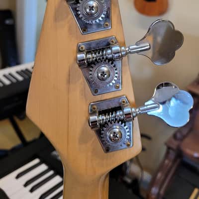 Peavey International Milestone II 4-String Bass Guitar image 7
