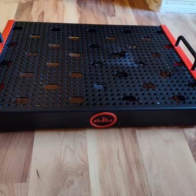Temple Audio DUO 17 Pedalboard - Upgraded- incudes Travel Case 2020 Temple Red image 4