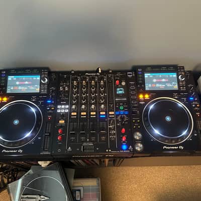 2x Pioneer CDJ-2000NXS2 And Pioneer DJM 900NXS2 image 1
