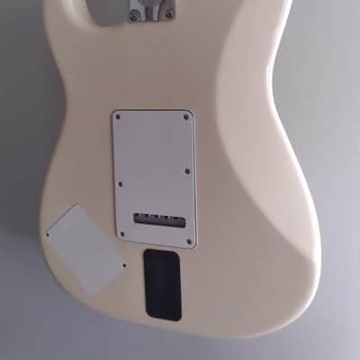 Fender Ed O'Brien Artist Series Signature EOB Stratocaster 2018 - 2025 - Olympic White image 4