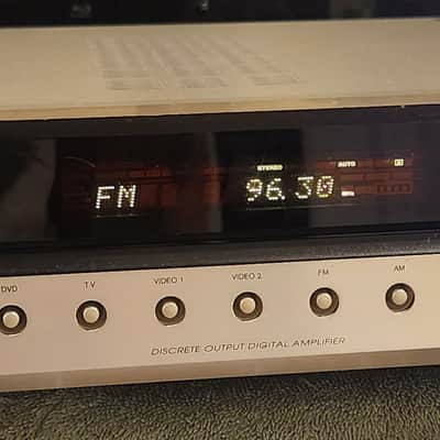 Onkyo Onkyo's TX-LR552 is a 6.1-channel home theater receiver 90s  - Grey metal case image 1