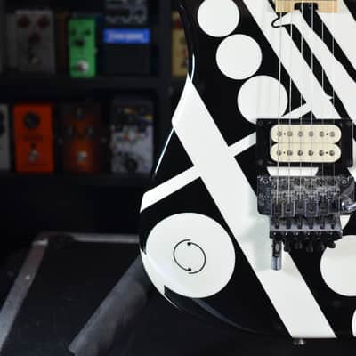 EVH Striped Series "Circles/See Ya" 2010 - 2024 - Gloss Black/White image 7