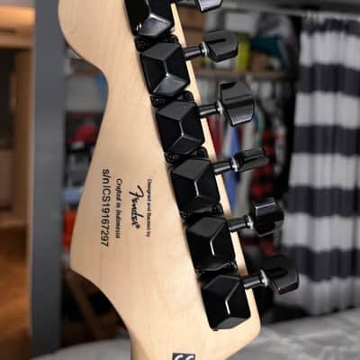 Squier Stratocaster 2019 - Black gloss image 5