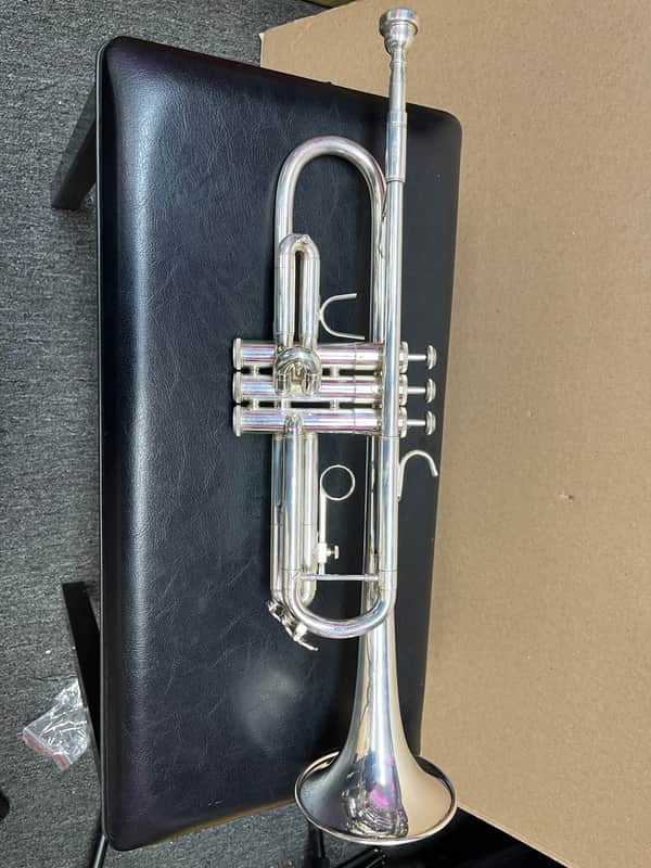 Bach USA TR300トランペット シルバー Bach USA TR300トランペット シルバー Bach TR300H2S Standard Trumpet