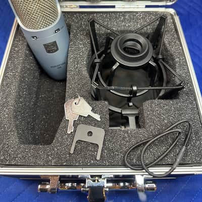 AKG Perception 200 Large Diaphragm Condenser Mic – Complete w/ Case, Shockmount & Manuals image 5