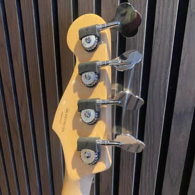 Fender American Deluxe Precision Bass 2003 - Cherryburst image 8