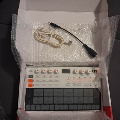 IK Multimedia UNO Drum Analog/PCM Drum Machine 2019 - Present - White / Black image 5