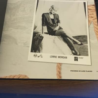 Garth Brooks The Illustrated Story by Andrew Vaughan HC DJ 2015 image 6