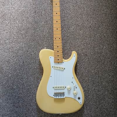 Fender Bullet Single Cutaway with Rosewood Fretboard 1981 - 1982 - Ivory image 2