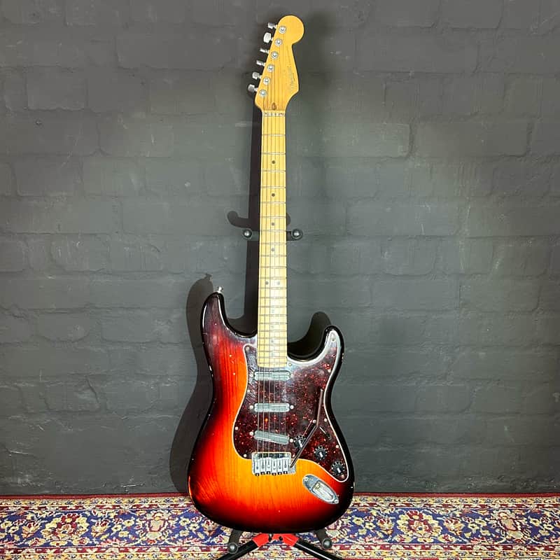 + New Video Fender Custom Shop Stratocaster Ex Bush Nigel Pulsford 3 Tone Sunburst Guitar + Case image 1