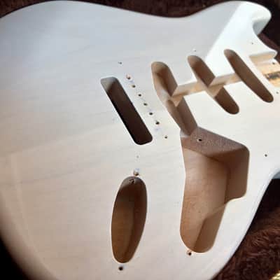 Allparts Stratocaster body - see through blonde image 2