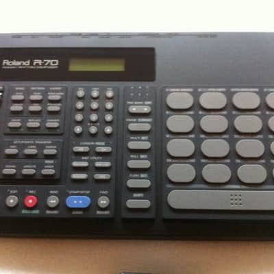 Roland R-70 Drum Machine / brand new replaced battery