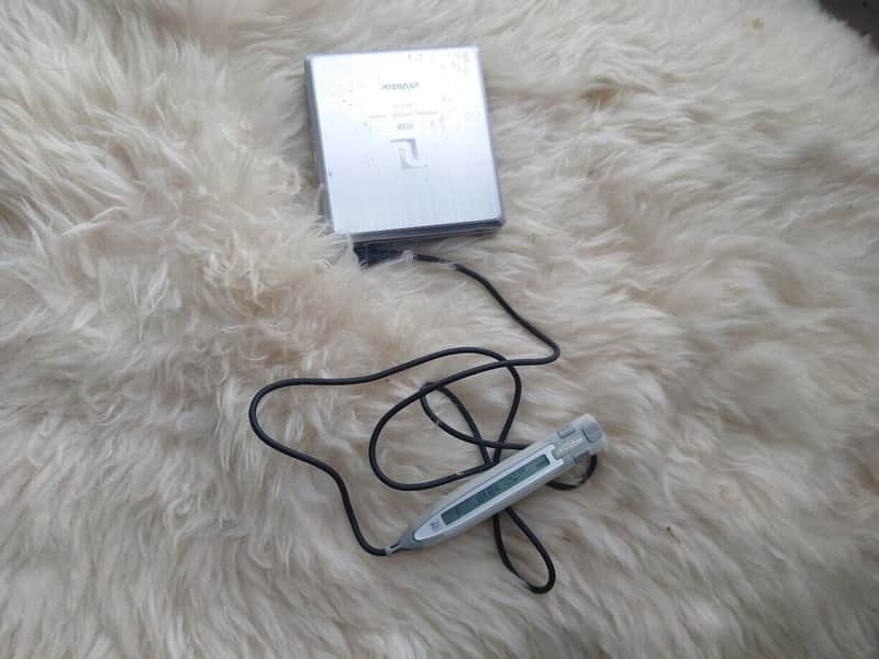 Rare Emotional sound Victor XM C17 Portable MD Player MDLP silver with silver remote Minidisc Walkman image 1