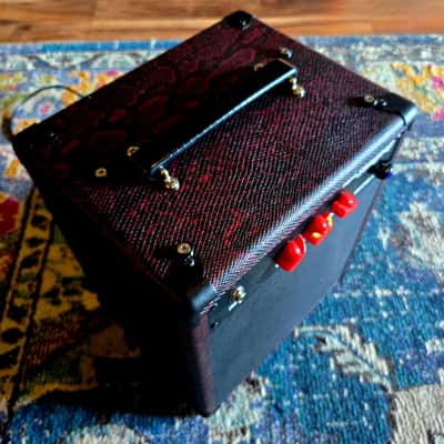 Hunter Amplifiers - Stingray - 4-watt Tube Combo - 8" Speaker - Red Snakeskin image 2