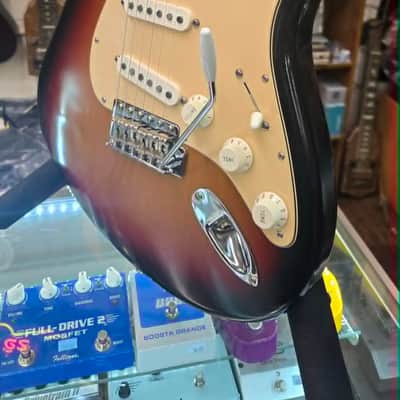 Fender 60th Anniversary Highway One Strat 2006 - Sunburst image 2