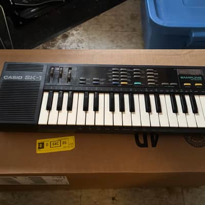 Casio SK-1 32-Key Sampling Keyboard - Black