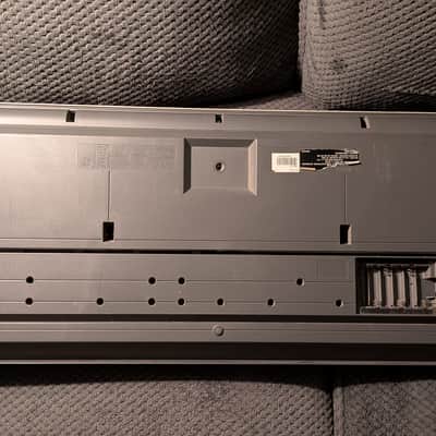 Yamaha YPT-310 61 Key Electric Keyboard image 3