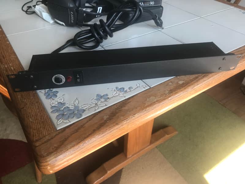Perma Power J06BOB black Rack Mount 6 outlet Power Strip image 1