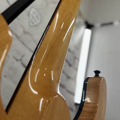1985 Rickenbacker 4003 - Mapleglo with Black Hardware / Black Trim image 16