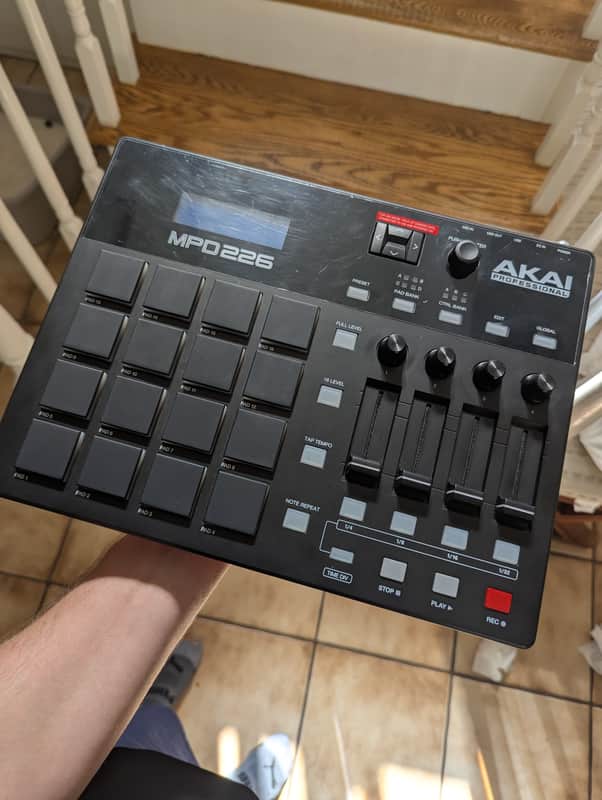 Akai MPD226 2015 - Present - Black image 1