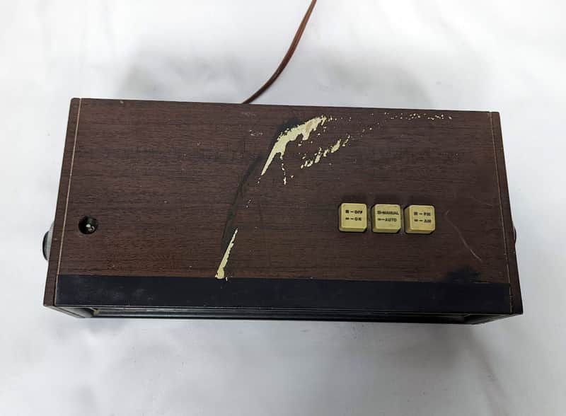 Vintage Lloyds Solid State AM / FM / Alarm Flip Clock Radio