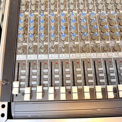 Mackie 1604-VLZ Pro 16-Channel Analog Mixer w/ XDR Preamps & SKB Rack Case image 3