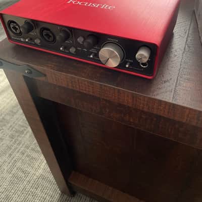 Focusrite Scarlett 2i4 2nd Gen USB Audio Interface 2016 - 2018 - Red / Black image 2